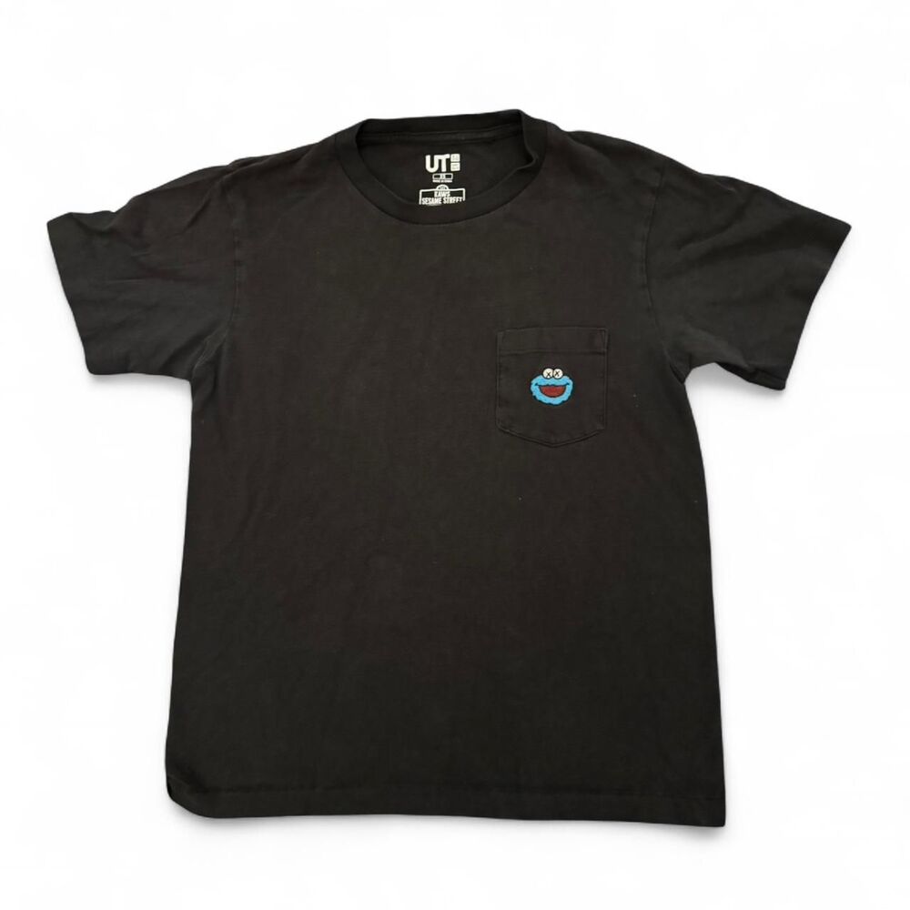 Uniqlo Women's Black and Grey T-shirt